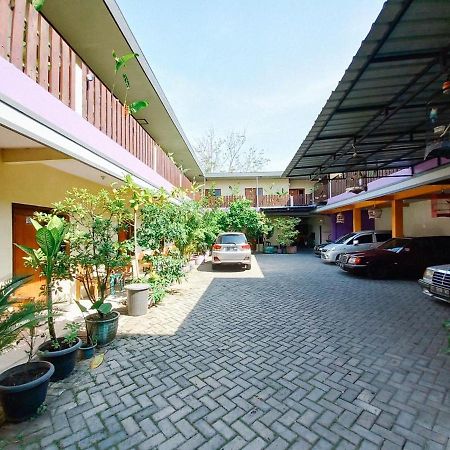 Hotel Gerung 2 Near Luwes Mall Nganjuk Mitra Reddoorz Exterior photo